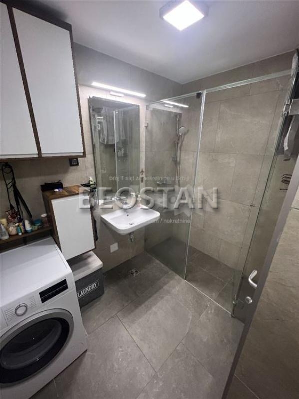 Zemun - Karadjordjev trg - novogradnja #66475