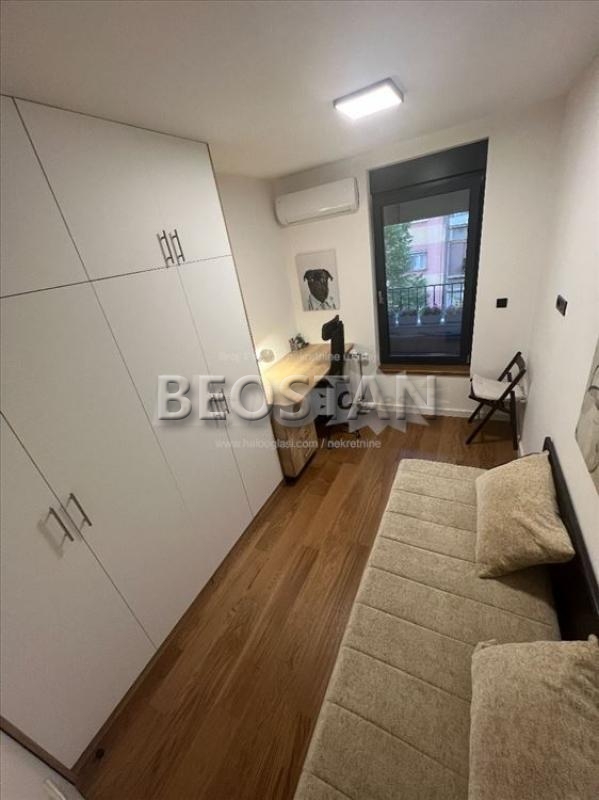 Zemun - Karadjordjev trg - novogradnja #66475