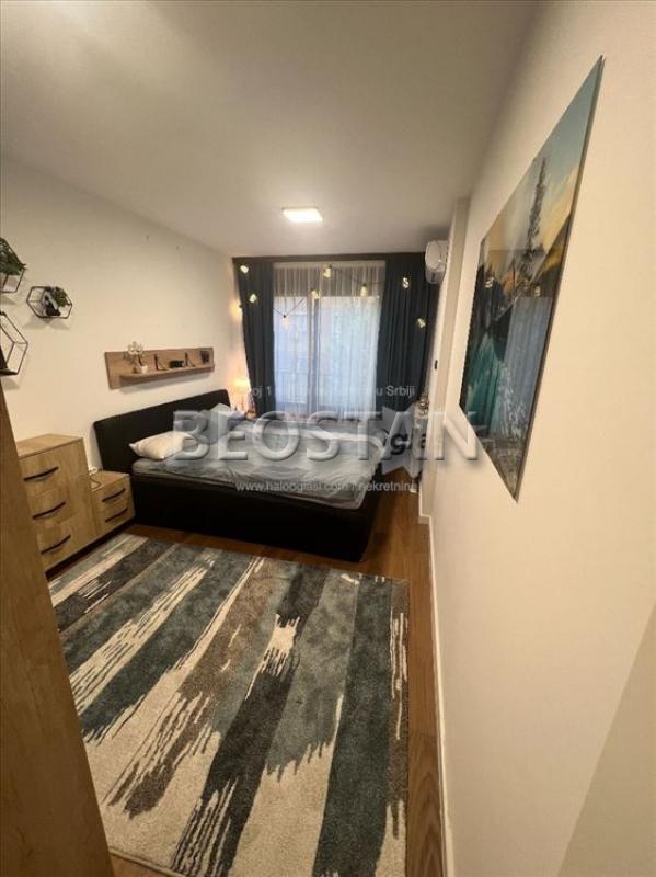 Zemun - Karadjordjev trg - novogradnja #66475