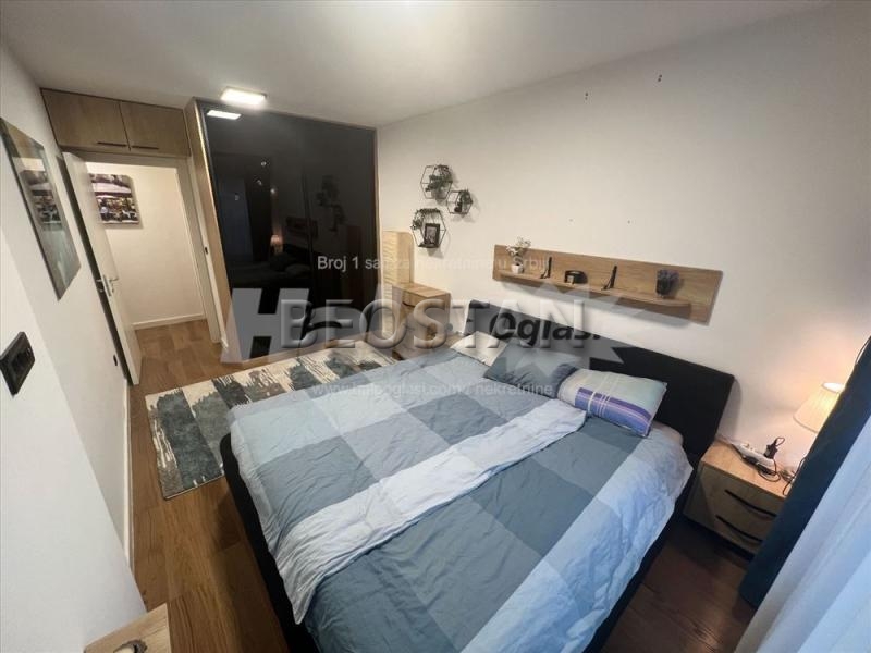 Zemun - Karadjordjev trg - novogradnja #66475