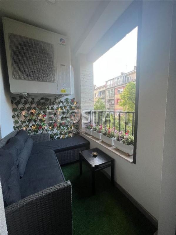 Zemun - Karadjordjev trg - novogradnja #66475