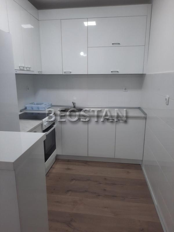 Širi centar - Karaburma #565069