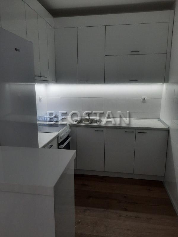 Širi centar - Karaburma #565069