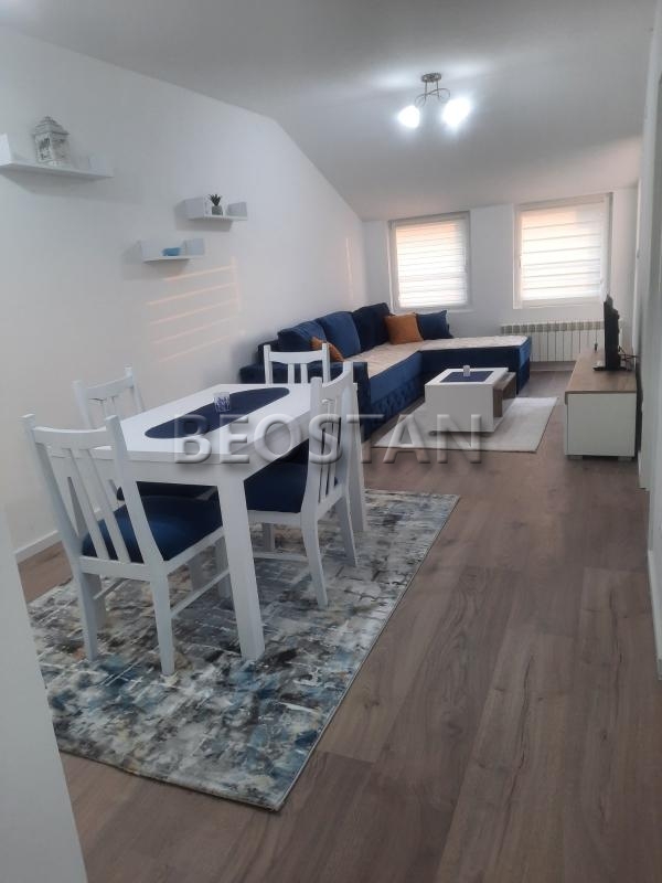 Širi centar - Karaburma #565069