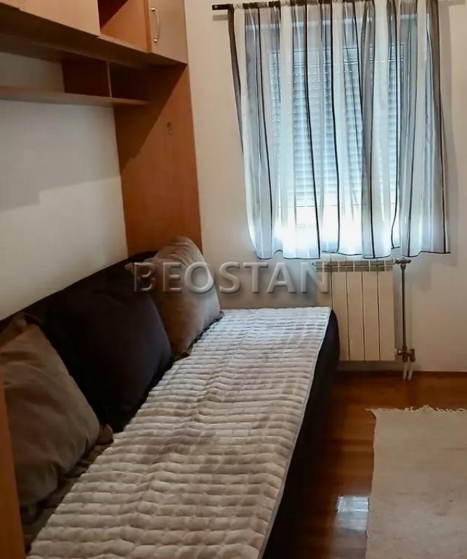 Širi centar - Surcin ledine #65192