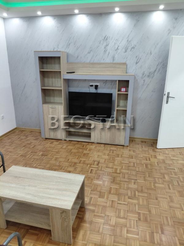 Širi centar - Karaburma #667161